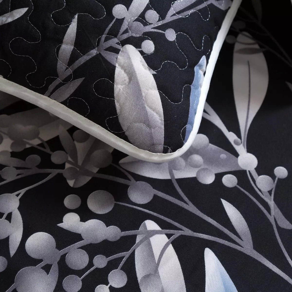 Whimsical Quilted bedspread and pillowcovers set: Add Fun to Your Space - Queen size 7