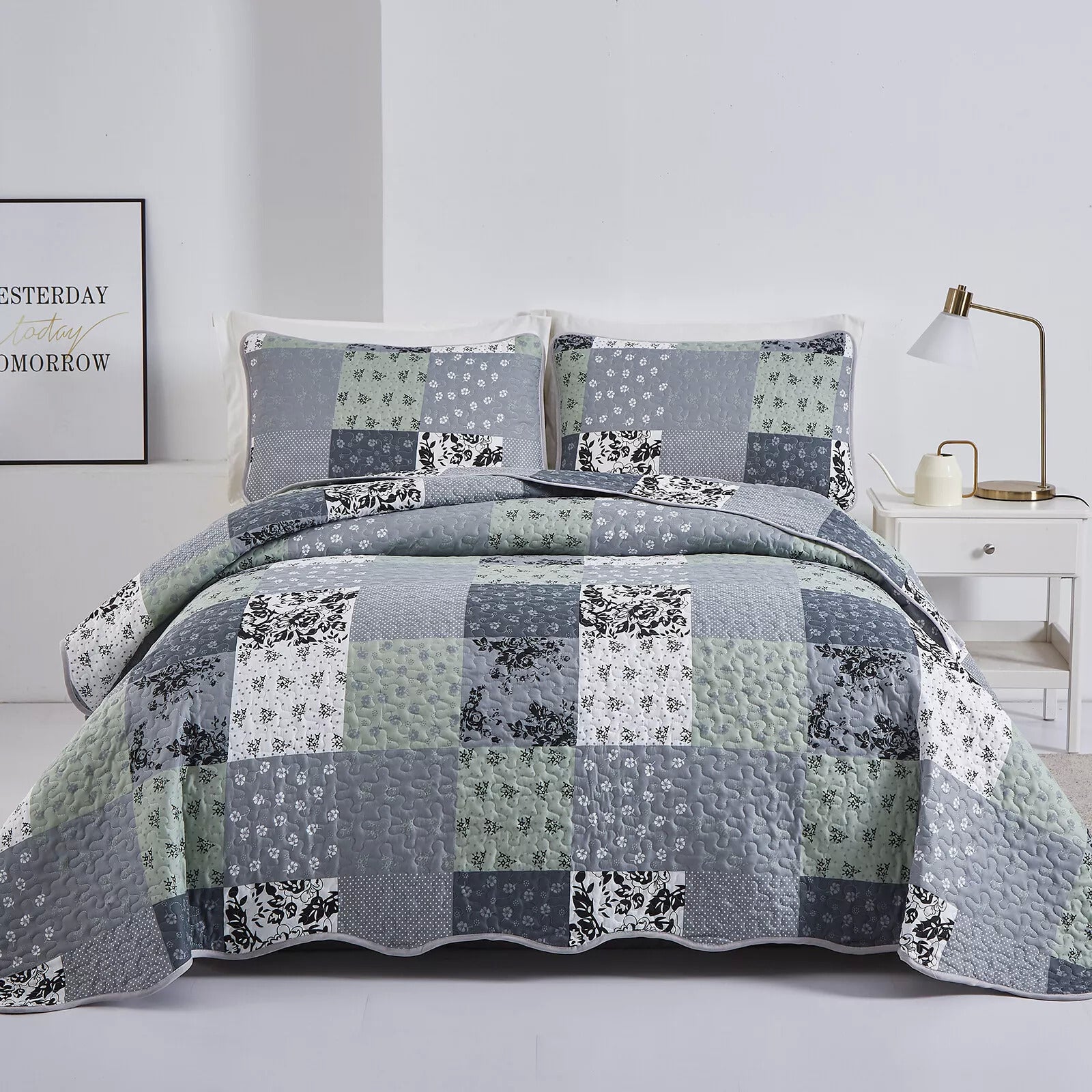 Vivacious Quilted bedspread and pillowcovers set: Full of Life and Energy - Queen size 6