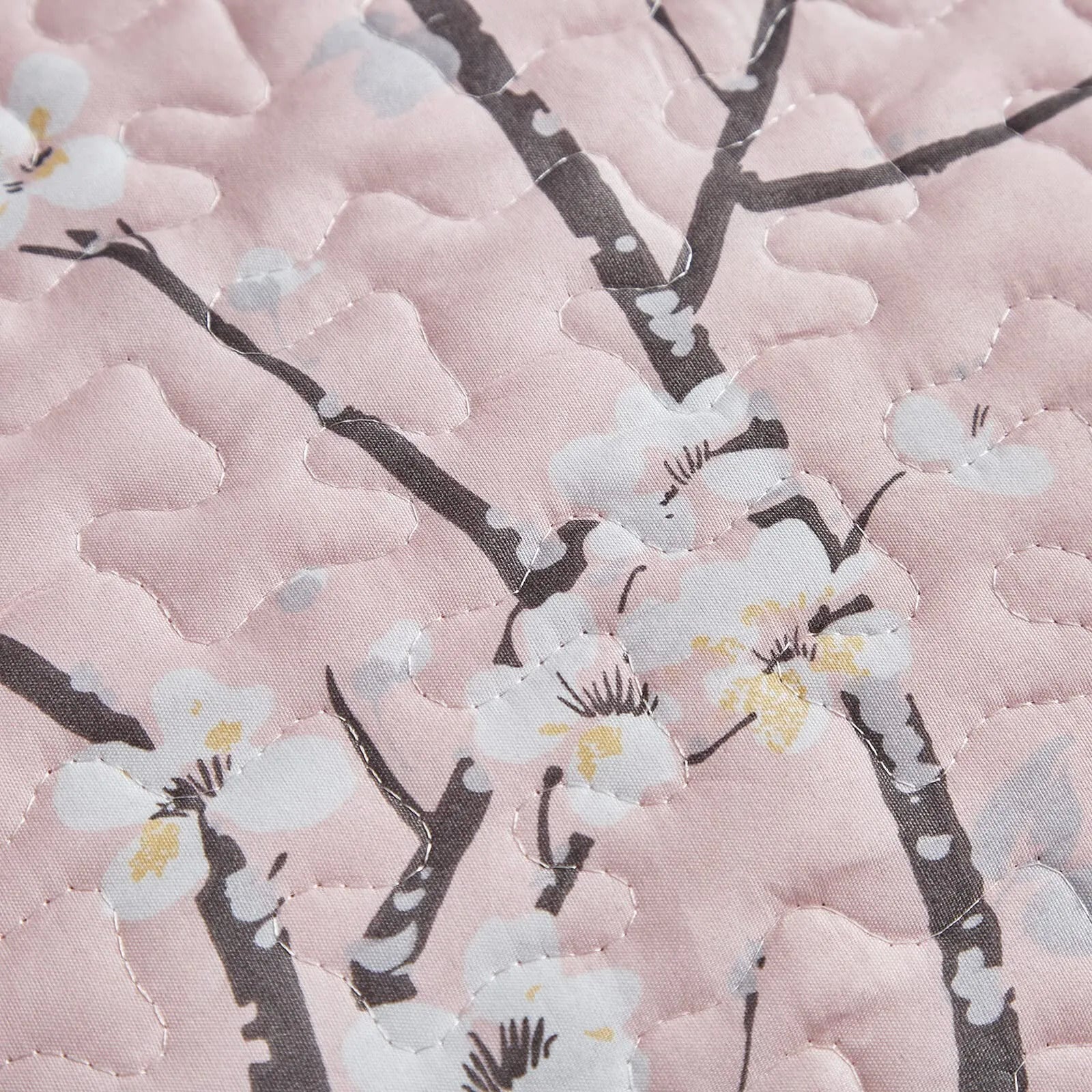 Versatile Quilted Coverlet and Pillowcases Set: Adapts to Every Season - Queen size 6