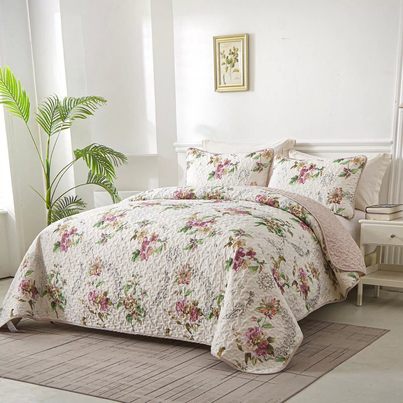 Artisan Quilted Coverlet and Pillowcases Set: A Masterpiece for Your Bed - Queen size 4