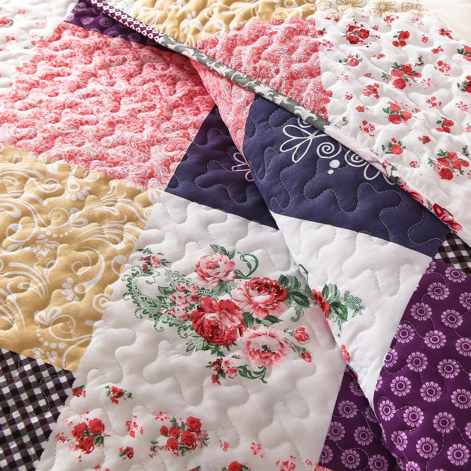 Intricate Quilted coverlet and pillowcovers set: Attention to Detail - Queen size 4