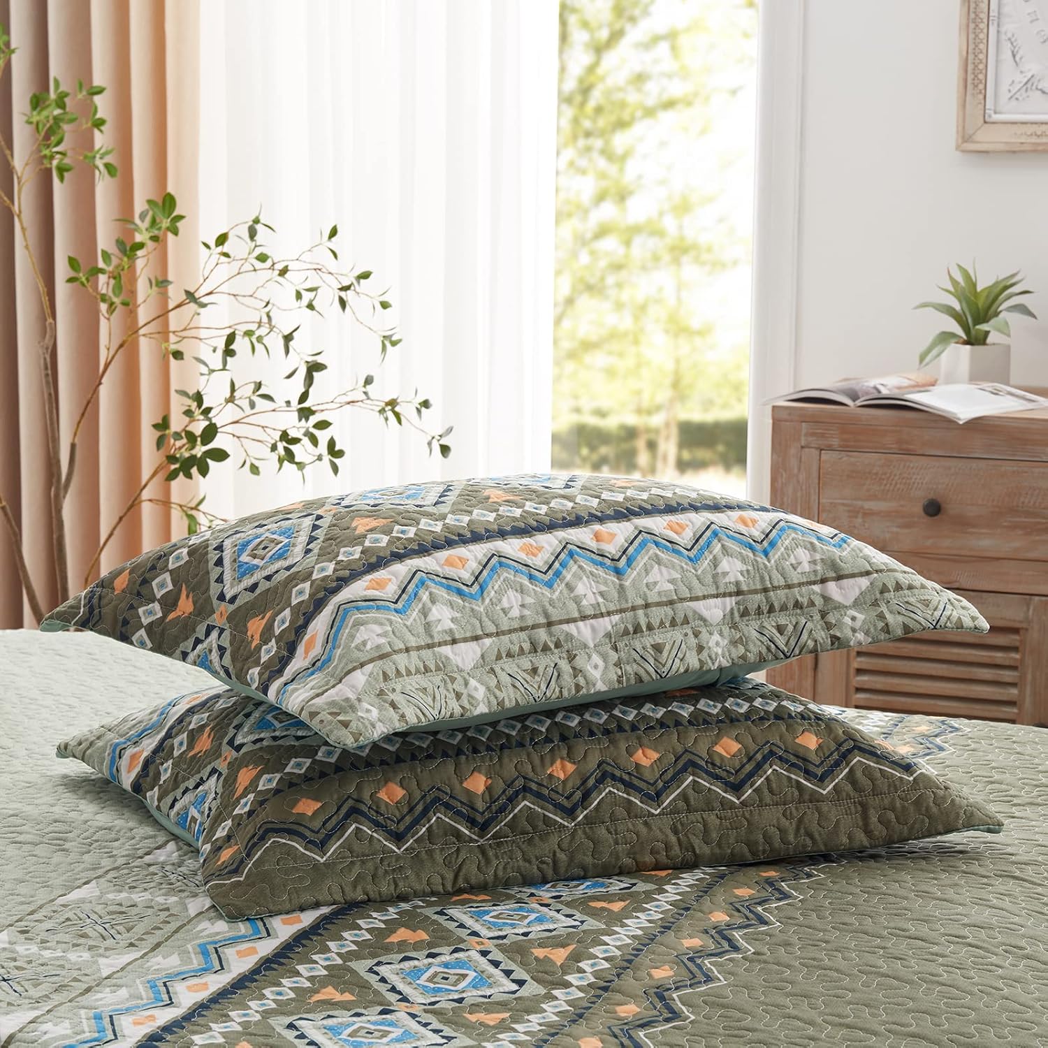 Quicksilver Quilted coverlet and pillowcovers set: Sleek and Modern - Queen size 7
