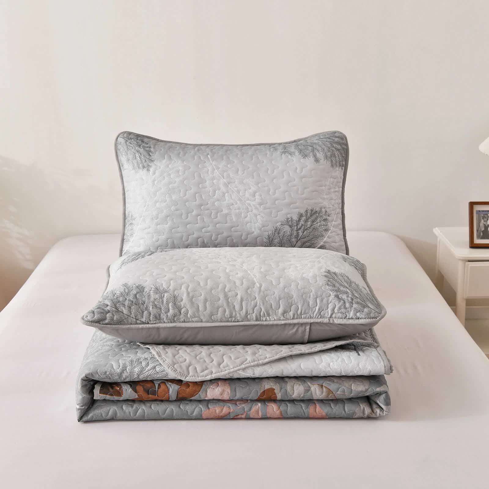 Brown Verdant Quilted Ensemble with Flower Motifs bedspread  and Pillowcases 6