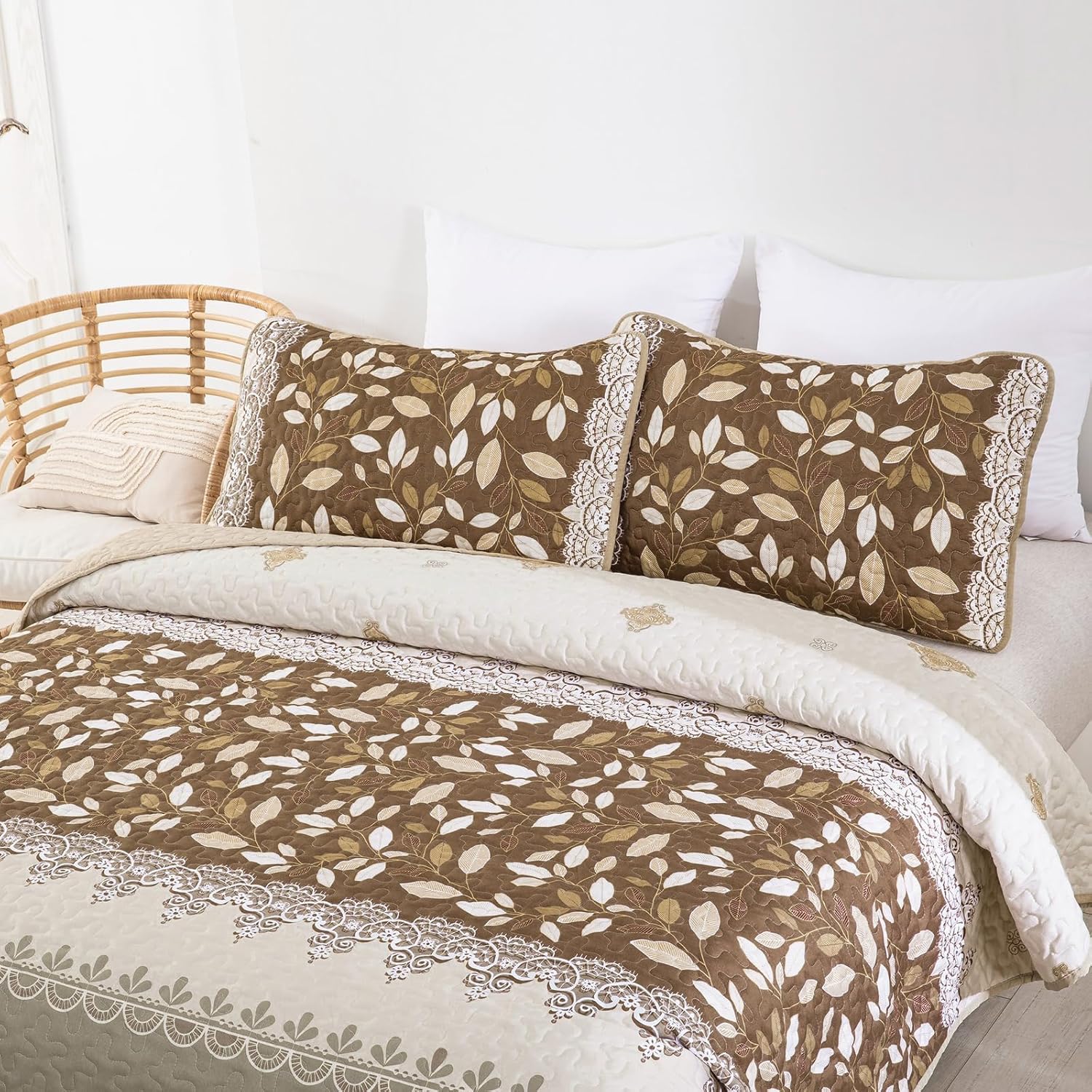 Sophisticated Quilted Bedspread and Pillowcases Set: Exquisite Design and Comfort - Queen size 3