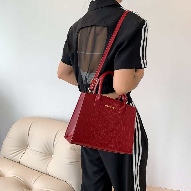 Black Elegant Faux Crocodile Leather Handbag - Stylish Tote Bag with Adjustable Strap 6