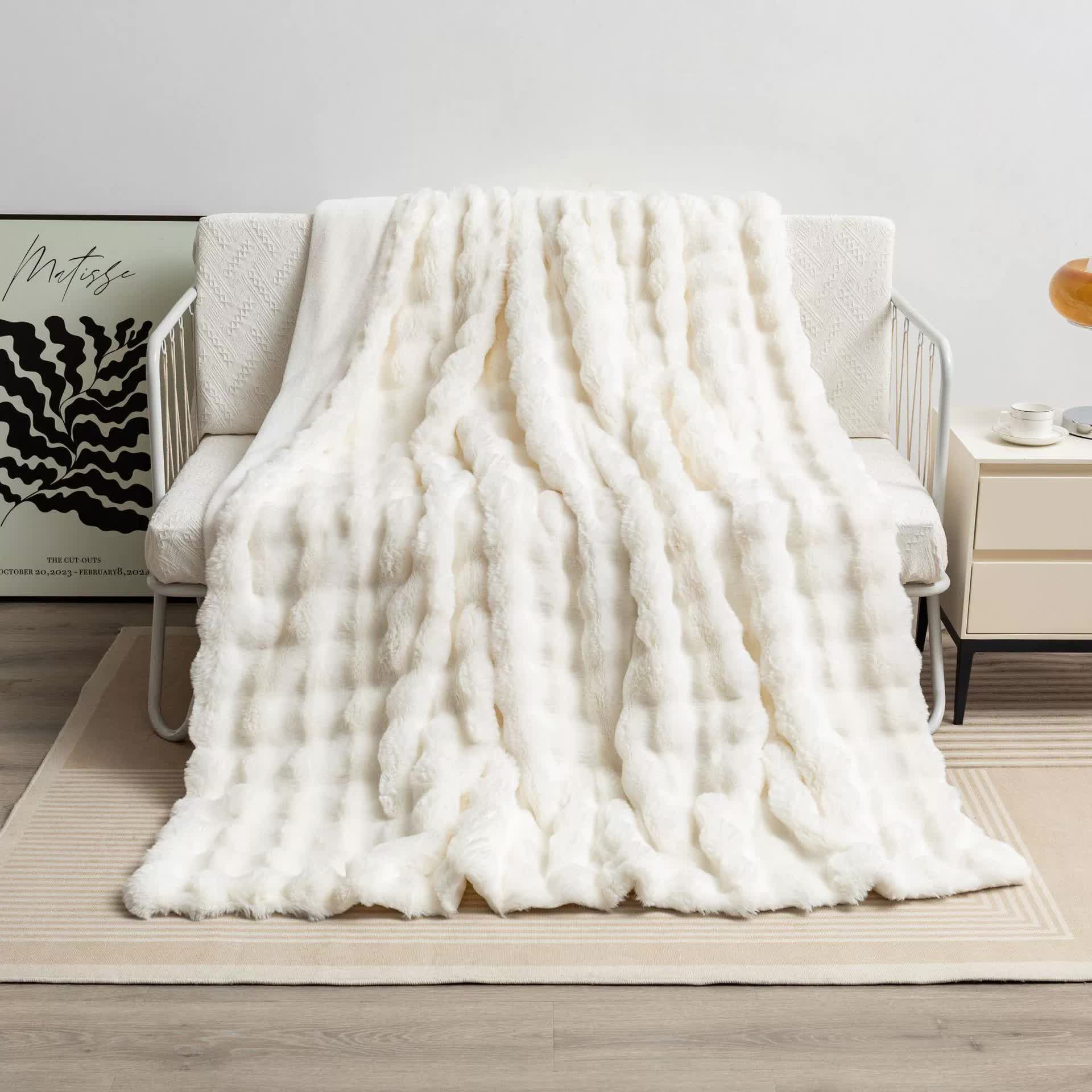 Off White 70*100cm Plush Toscana Throw Blanket - Soft Flannel Fleece for All Seasons, Perfect for Couch & Bed