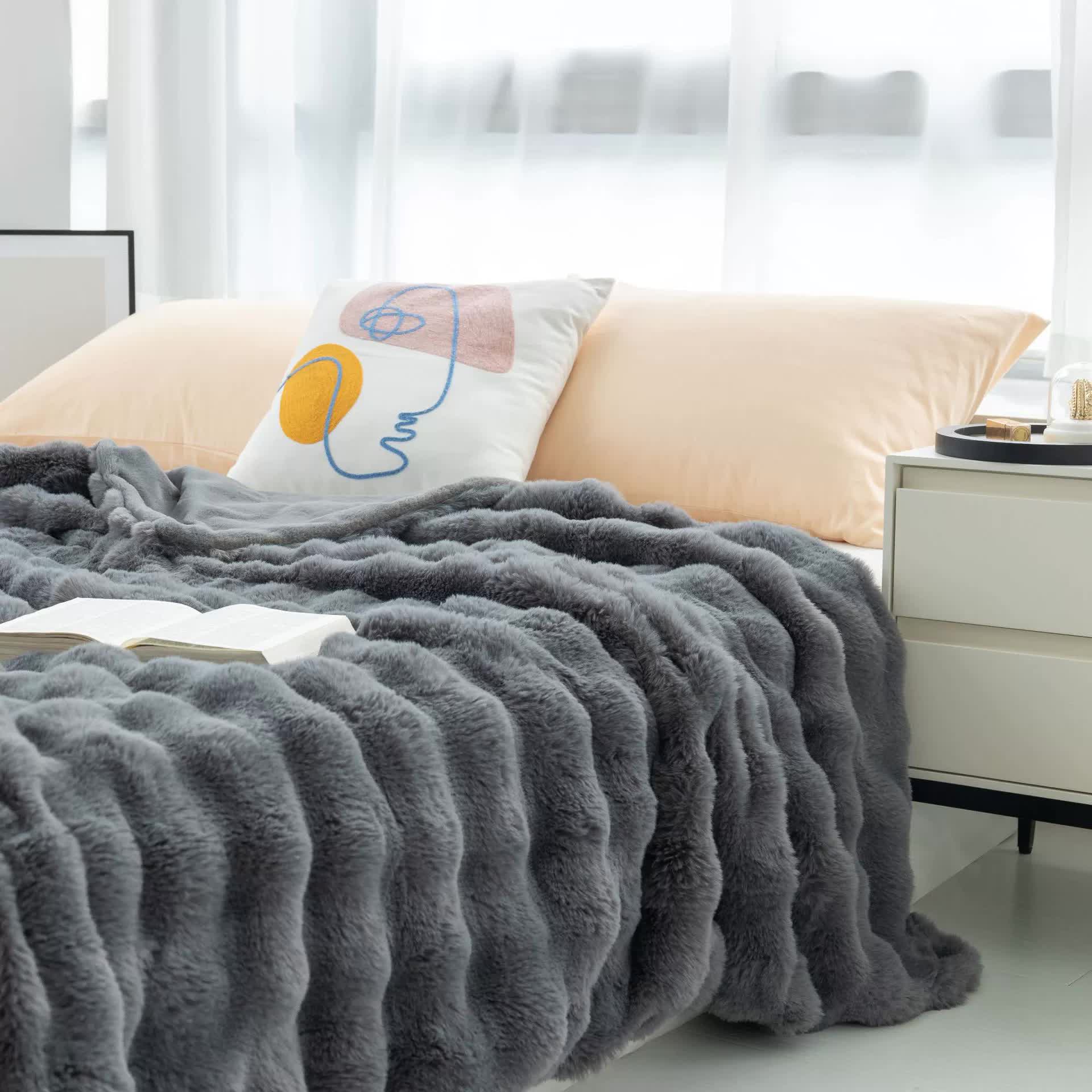 Dark Grey 100*160cm Plush Toscana Throw Blanket - Soft Flannel Fleece for All Seasons, Perfect for Couch & Bed