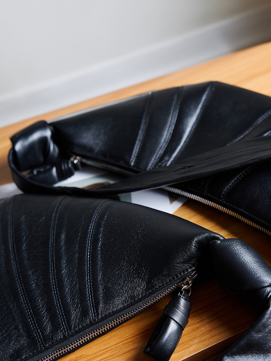 Small Black Stylish Croissant Crossbody Bag - Elegant Horn-Shaped Design with Lazy Chic Vibes 4