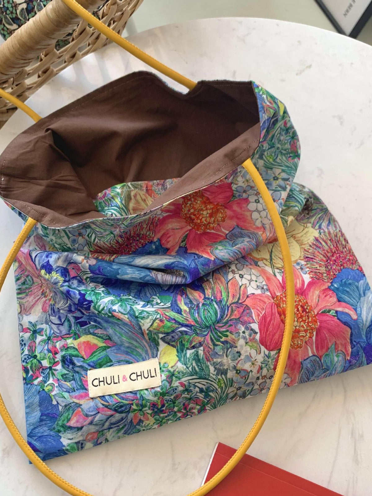 Chic 33x31cm Canvas Tote Bag with Vibrant Floral Design - Casual Shoulder Bag for Everyday Style 3
