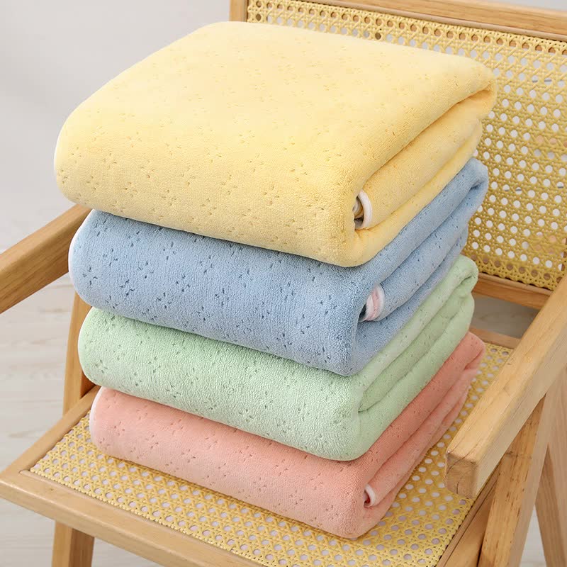 Yellow-gray Oversized Double-Sided Coral Fleece Bath Towel | Soft and Absorbent, Thick & Warm, 70x140cm 3
