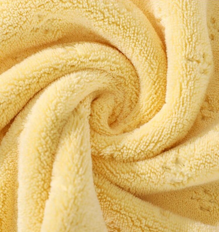Yellow-gray Oversized Double-Sided Coral Fleece Bath Towel | Soft and Absorbent, Thick & Warm, 70x140cm 5