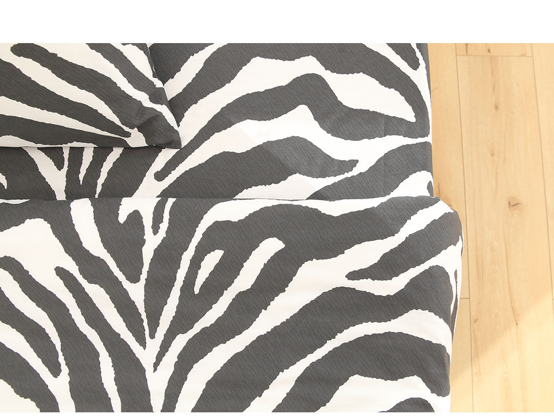 Leopard Duvet Cover - 3 Piece Bedding Set (with Corner Ties)Quilt cover 200cm x 230cm, pillowcase 51 x 92cm 3