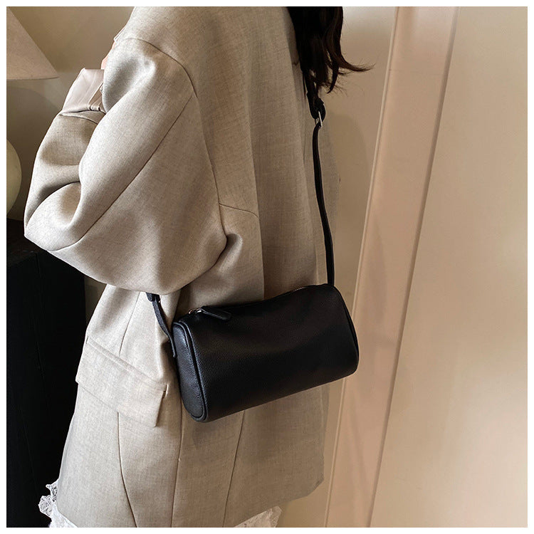 Black Minimalist Shoulder Bag - High-End Cylindrical Design 3