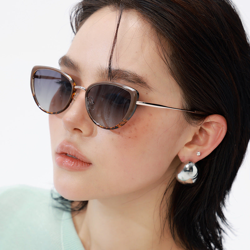 Black Frame Chic Cat Eye Polarized Sunglasses for Women - Lightweight UV Protection Fashion Eyewear 3