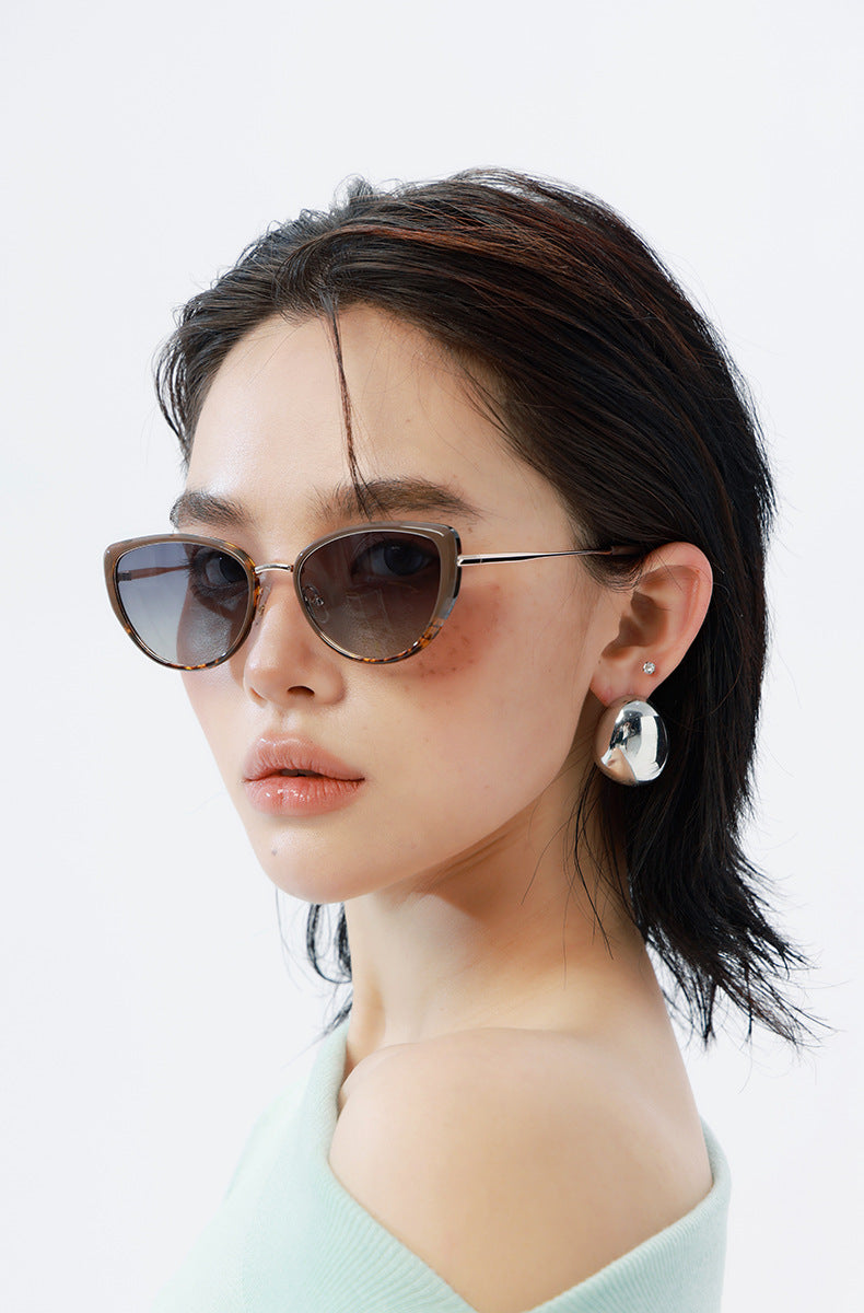 Black Frame Chic Cat Eye Polarized Sunglasses for Women - Lightweight UV Protection Fashion Eyewear 4