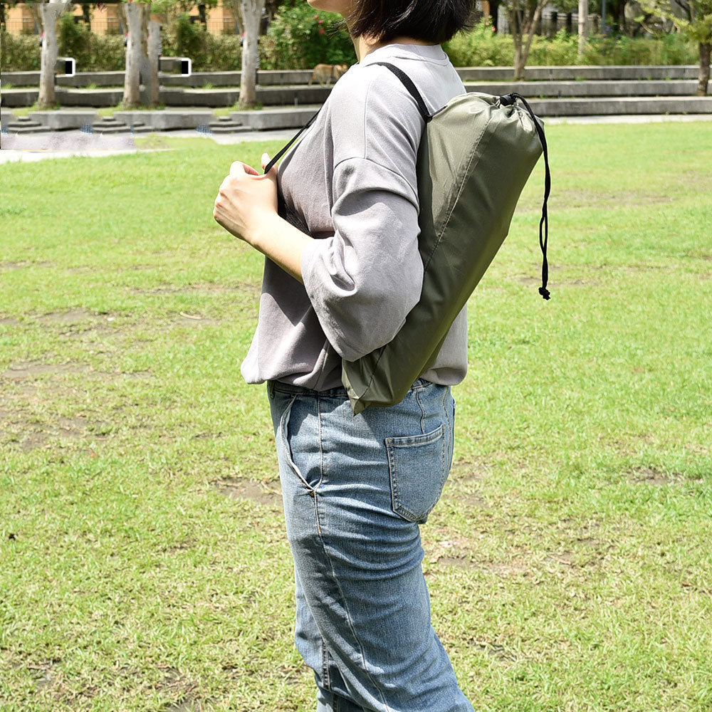 Portable Folding Beach Chair - Reclining Outdoor Seat 68x39.5x40.5cm with Carry Bag in green 3