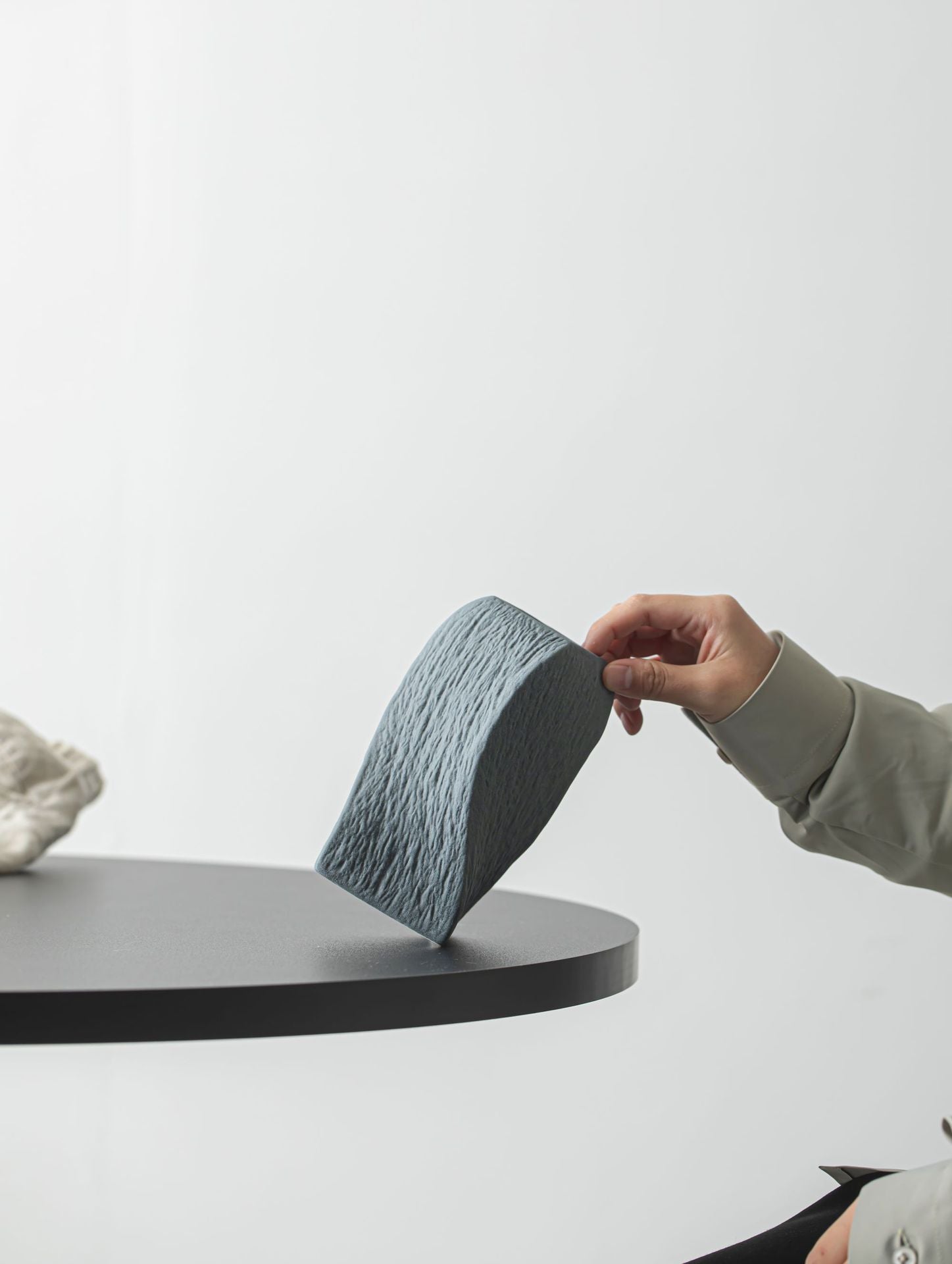 Grey Abstract Twisted Ceramic Vase - Artistic Minimalist Flower Holder for Home Decor (20x10x10cm) 4