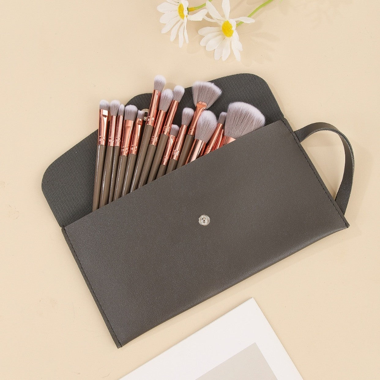 Brown and Glod Complete 20-Piece Makeup Brush Set with Travel Pouch - Professional Synthetic Face & Eye Brushes Kit 4