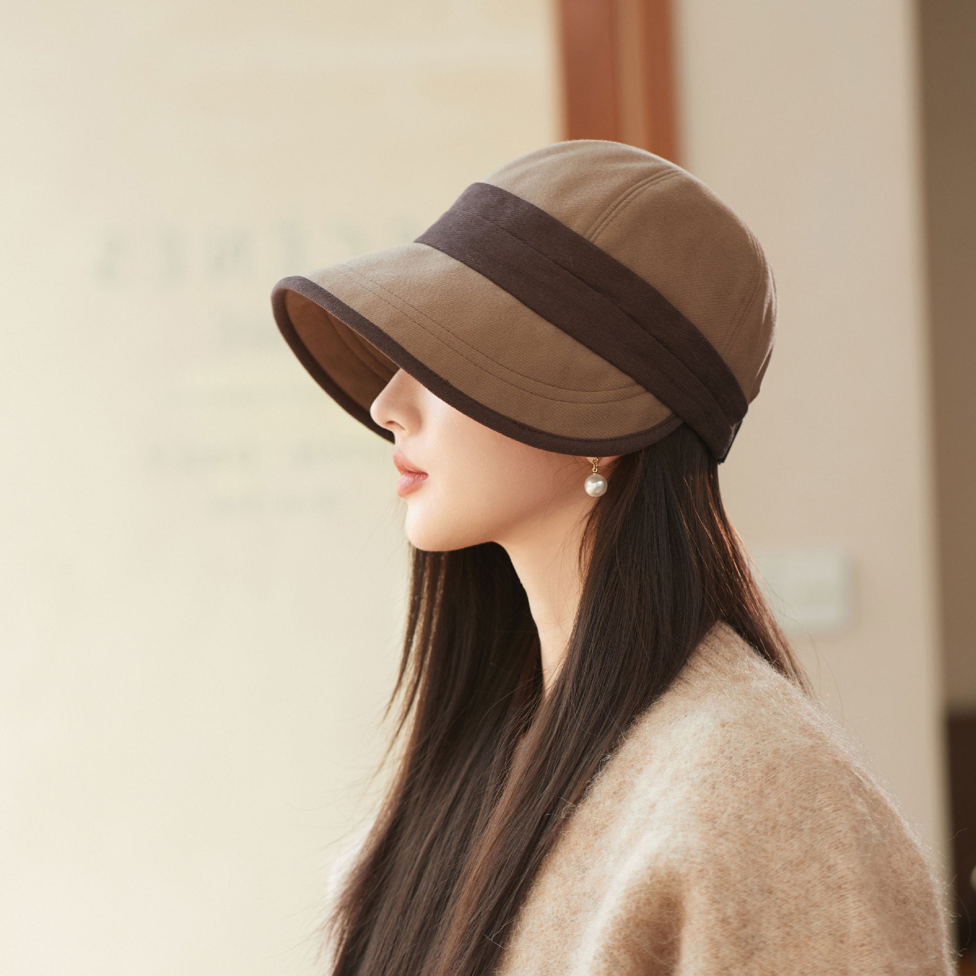 Black Elegant Warm Bucket Hat - Minimalist Color Block Design, Face-Slimming Style for Autumn & Winter 3