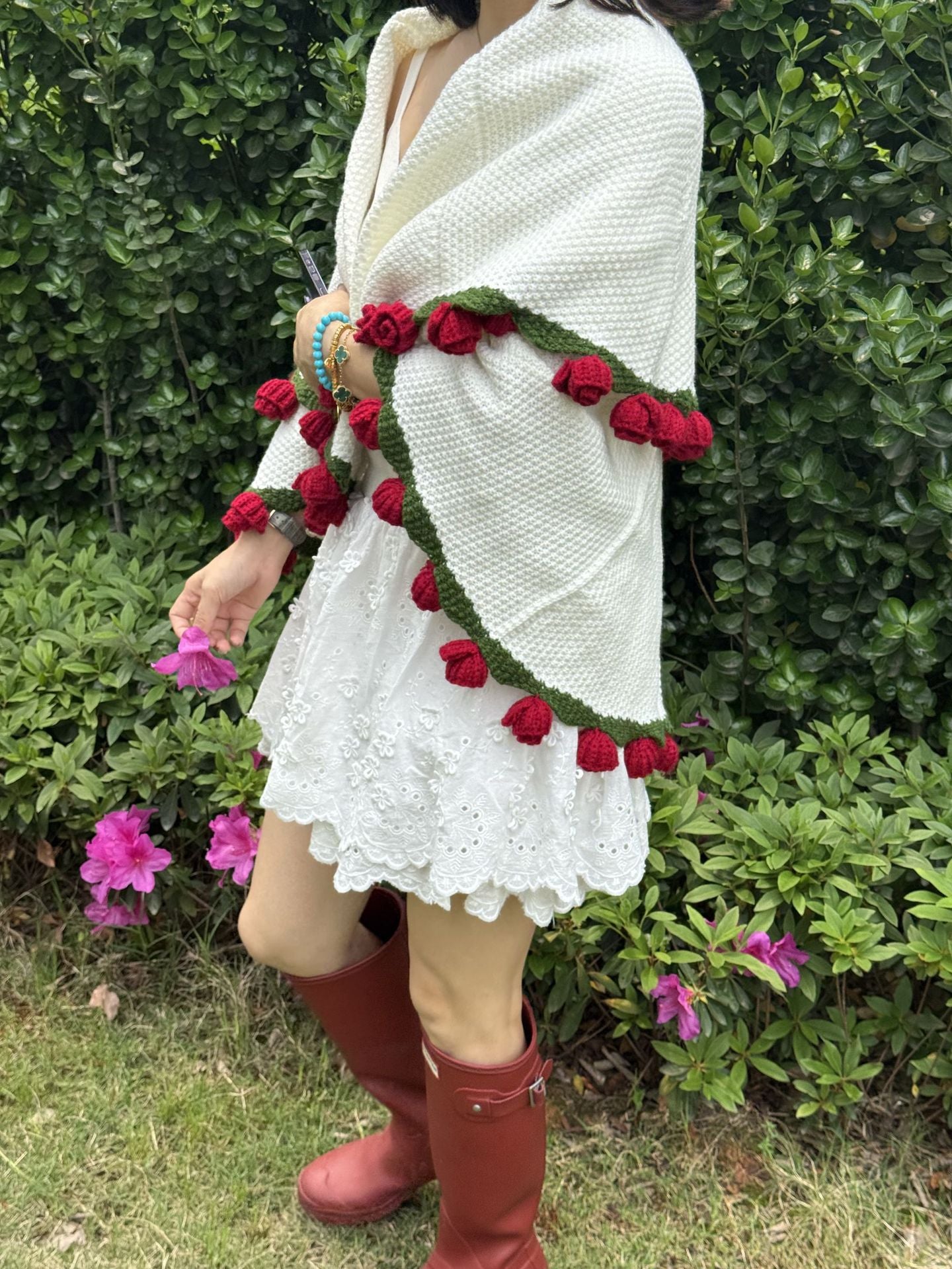 Handmade Rose Bouquet Blanket - Premium Finished Floral Nap Blanket, 113cm Diameter, 52 Flowers 3