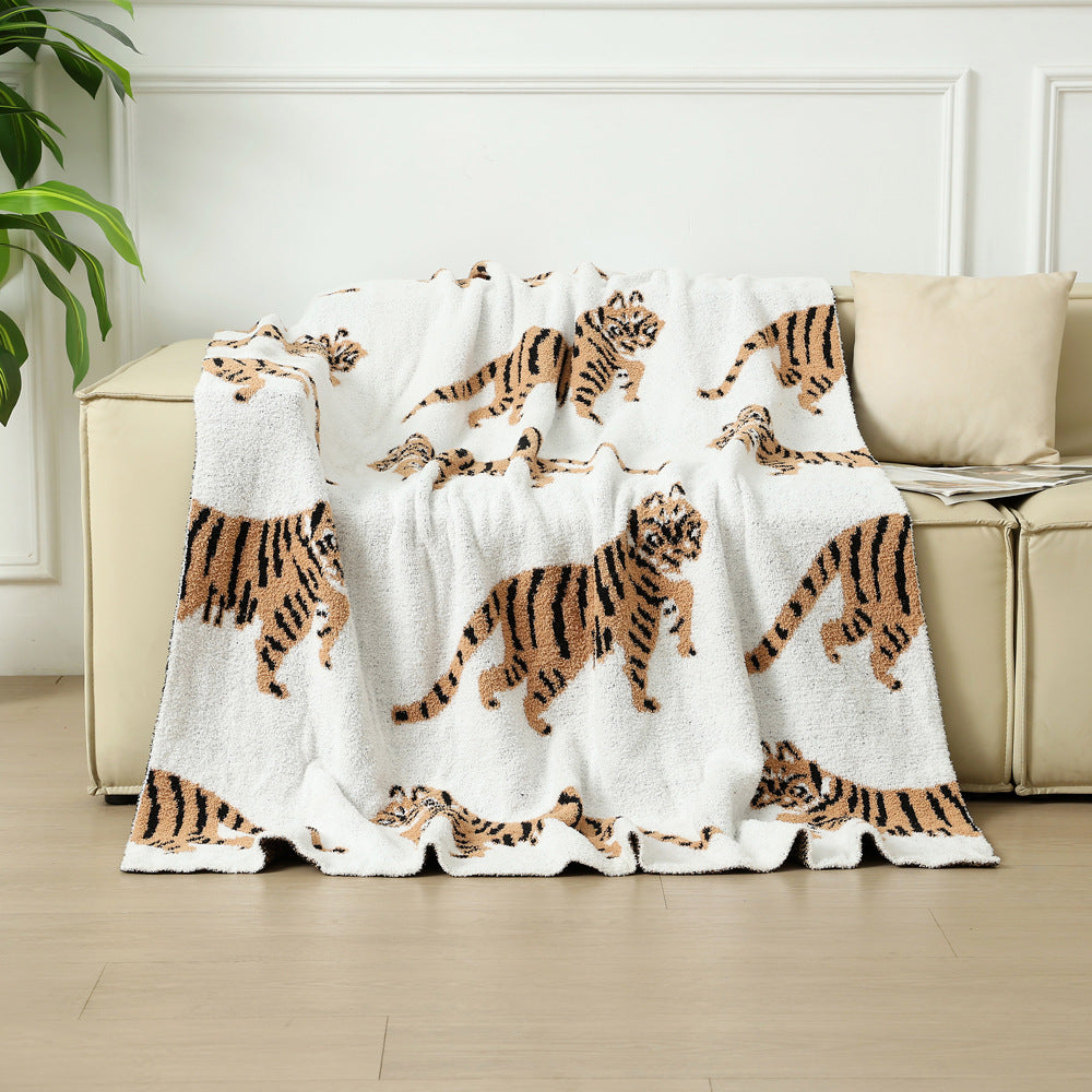 Tiger Pattern Knitted Sofa Blanket with Plush Side, 130 x 160 cm, 950g, Ideal for Napping and Office Use 3