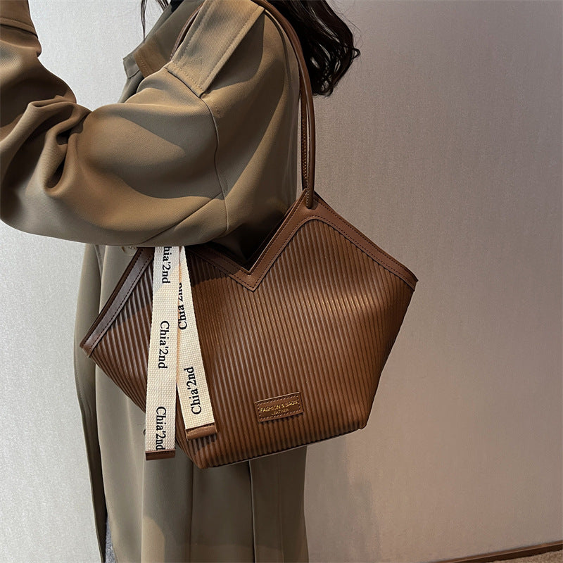 Chic Textured PU Leather Tote Bag with V-Cut Design & Decorative Ribbon Strap Accent(Coffee) 4