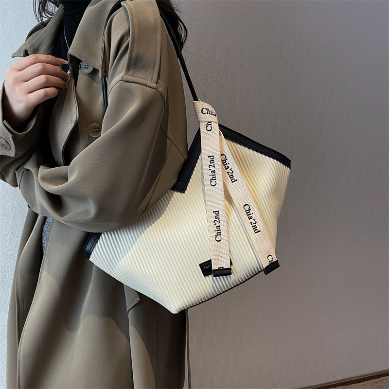 Chic Textured PU Leather Tote Bag with V-Cut Design & Decorative Ribbon Strap Accent(Green)
