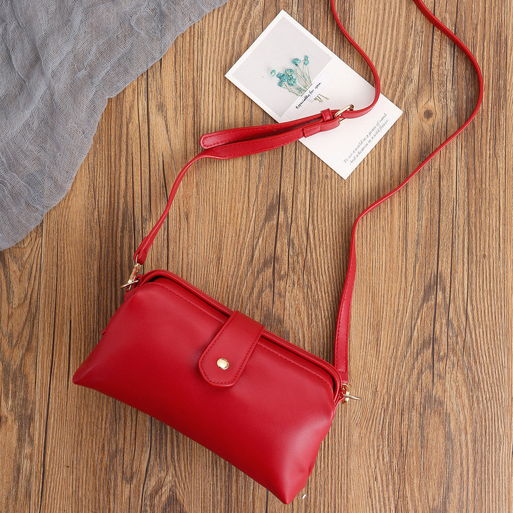 Red Chic Vintage Inspired PU Leather Crossbody Bag - Small Frame Doctor Style Purse with Adjustable Strap