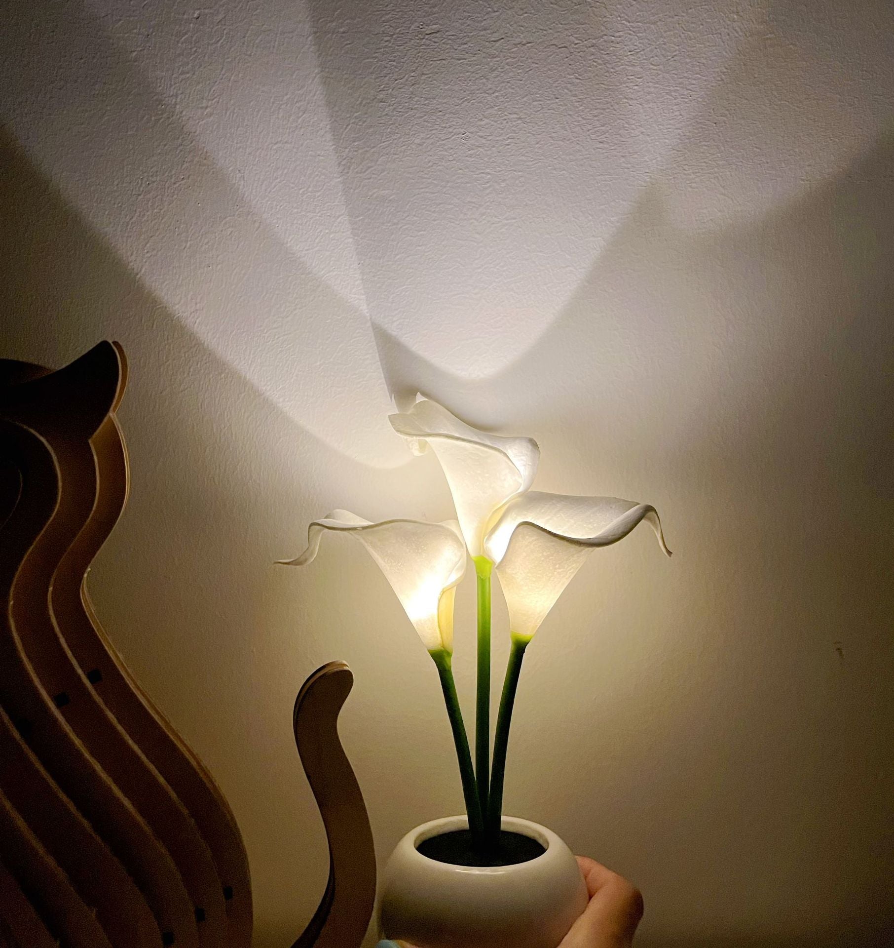 White Elegant Calla Lily LED Table Lamp - Lifelike Potted Flower Accent Light for Bedside Home Decor 3