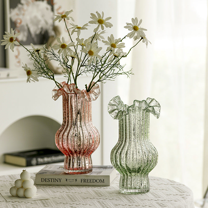 Transparent Elegant Glow-in-the-Dark Glass Vase - Vintage-Style Ruffled & Ribbed Centrepiece
