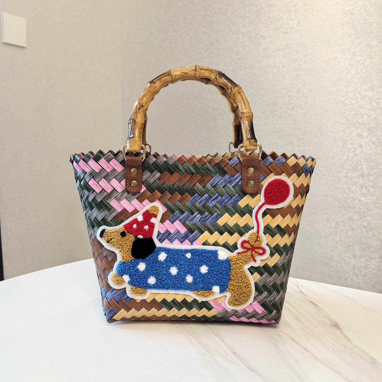 Red Balloon Dog Vintage Striped Dachshund Woven Tote Bag - Stylish Hand-Carry Beach Bag for Women