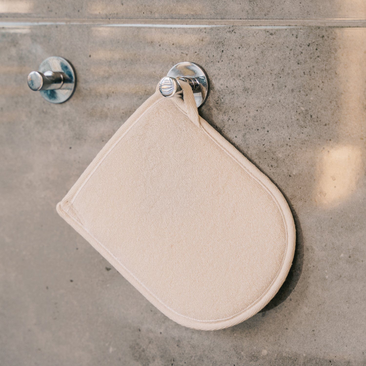 Clevinger Eco Loofah Bath Mitt 4