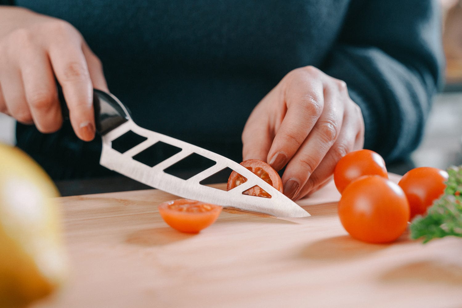 The Versatile Wonder Knife Chef Knife Standless Stell Blade Stay Smooth & Sharp 3