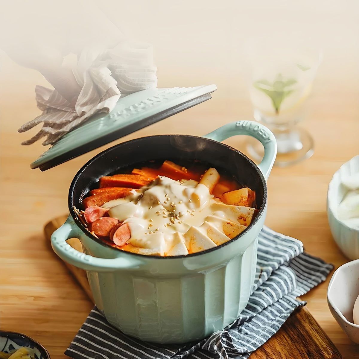 BUYDEEM 1.8L Enameled Cast Iron Dutch Oven CP541 4