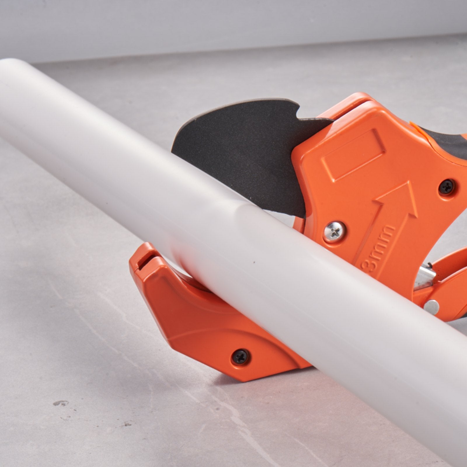 VEVOR PVC Pipe Cutter, 0-2-1/2" O.D. Ratcheting PVC Pipe Cutter, Heavy Duty Tube Cutting Tool with Spare SK5 Blade for PVC, CPVC, PP-R, PEX, PE, Rubber Hoses 8