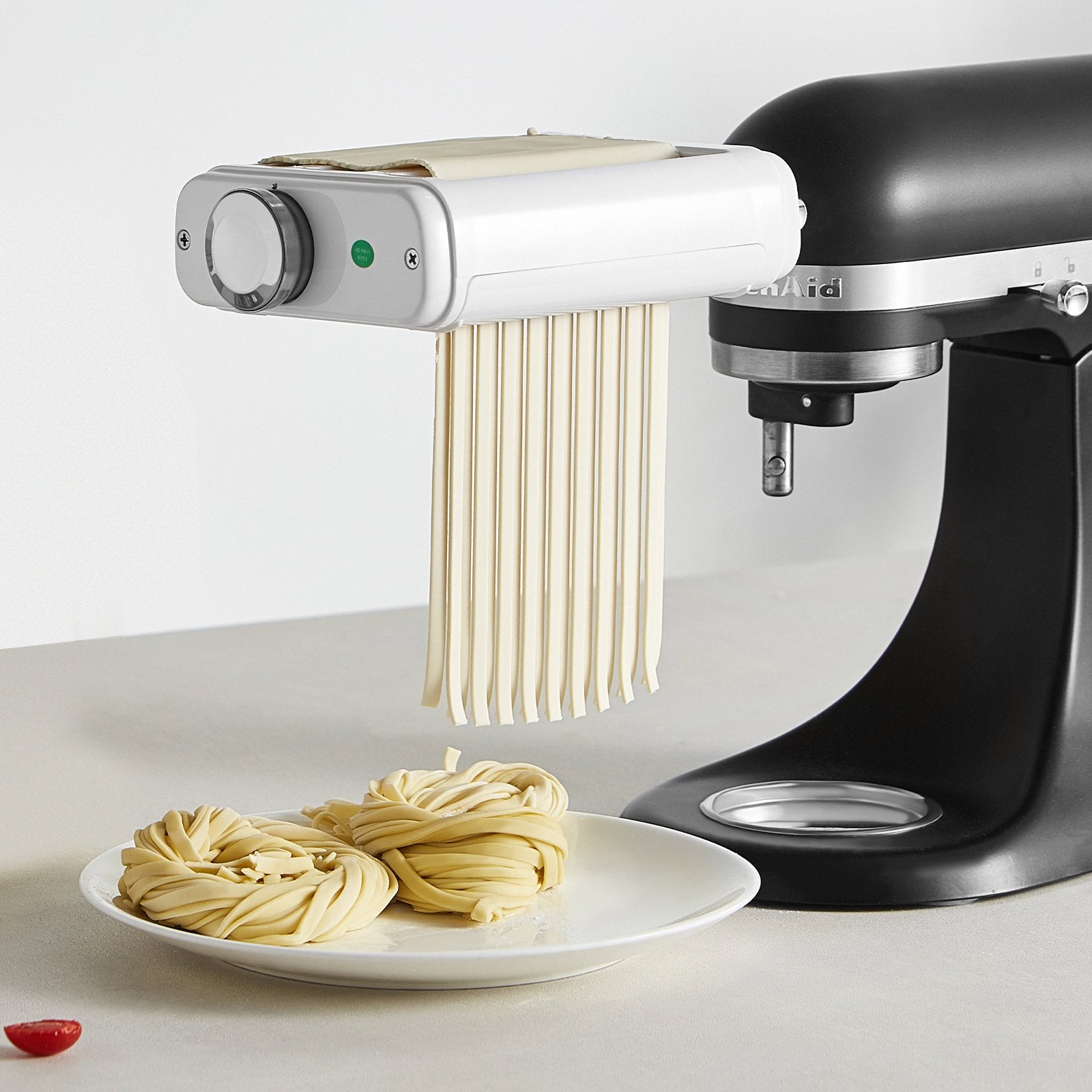 VEVOR Pasta Attachment for KitchenAid Stand Mixer, 3-IN-1 Stainless Steel Pasta Roller Cutter Set Including Pasta Sheet Roller, Spaghetti and Fettuccine Cutter, 8 Adjustable Thickness Knob Pasta Maker 8