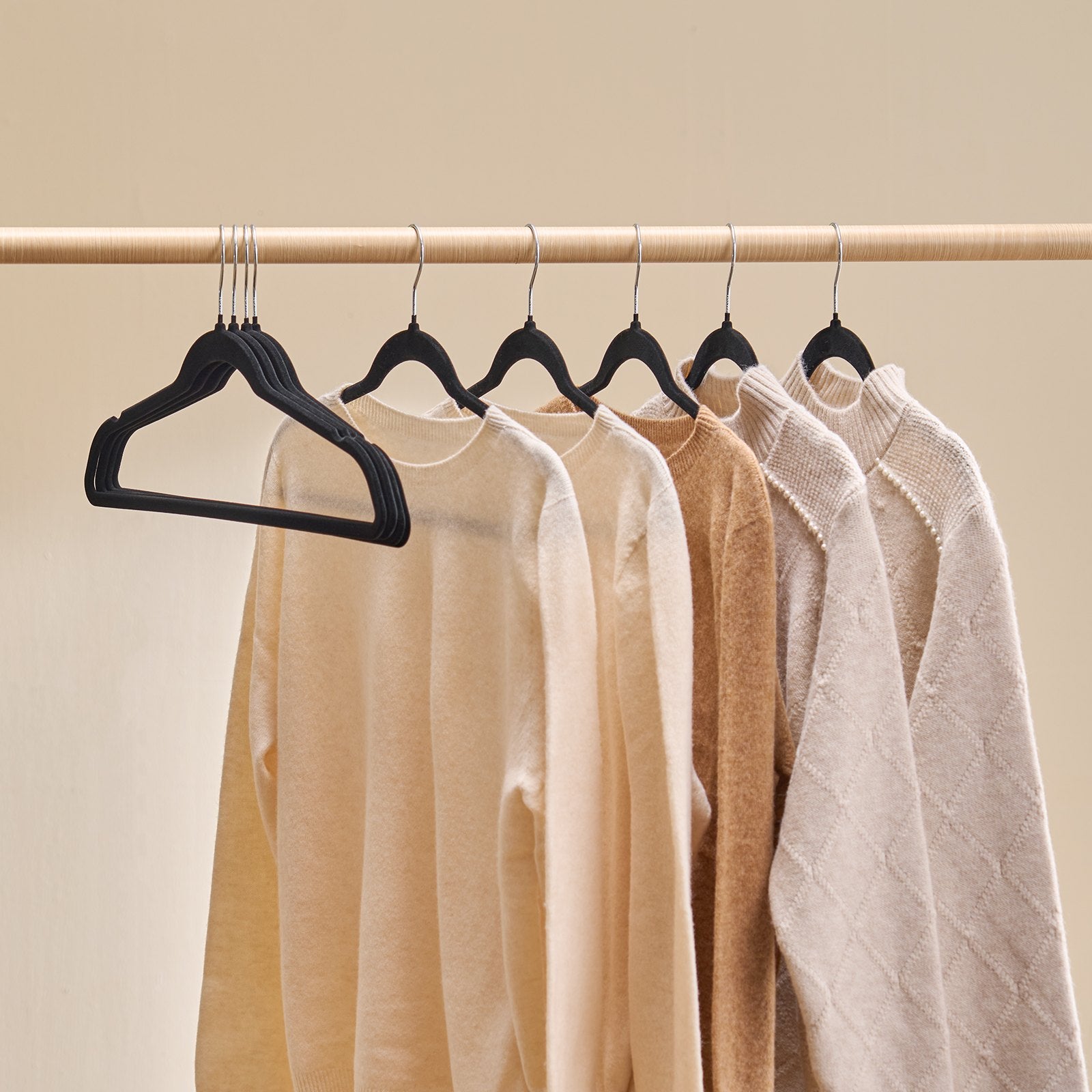 VEVOR Velvet Hangers 50 Pack Black Non-Slip Hangers with 360 Degree Swivel Hook 8